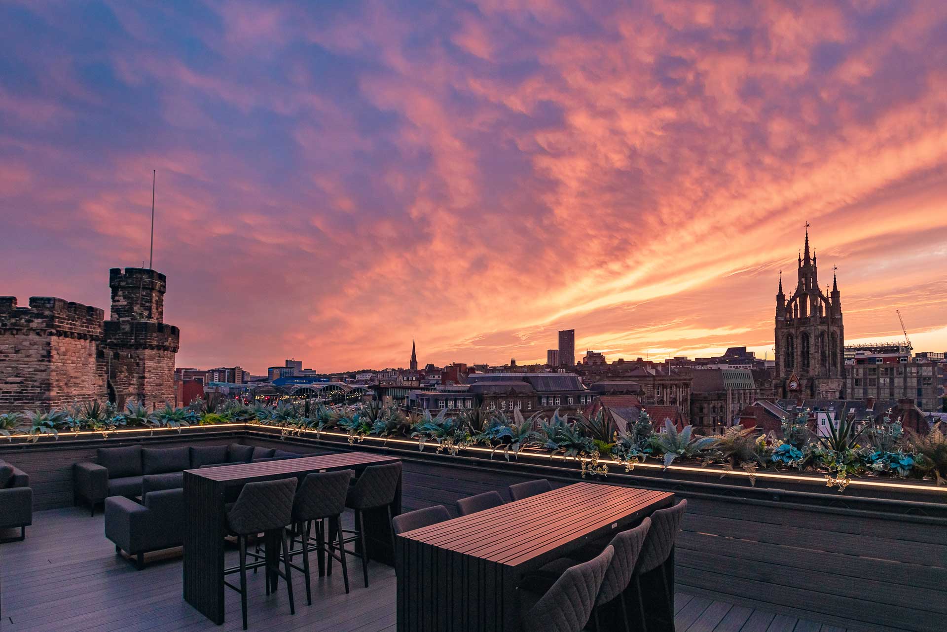 Rooftop Bar on top of the Vermont Hotel: Above Newcastle